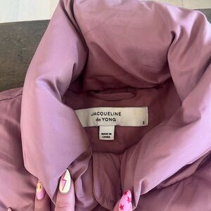 Jacqueline de young pink cropped puffer. Size small